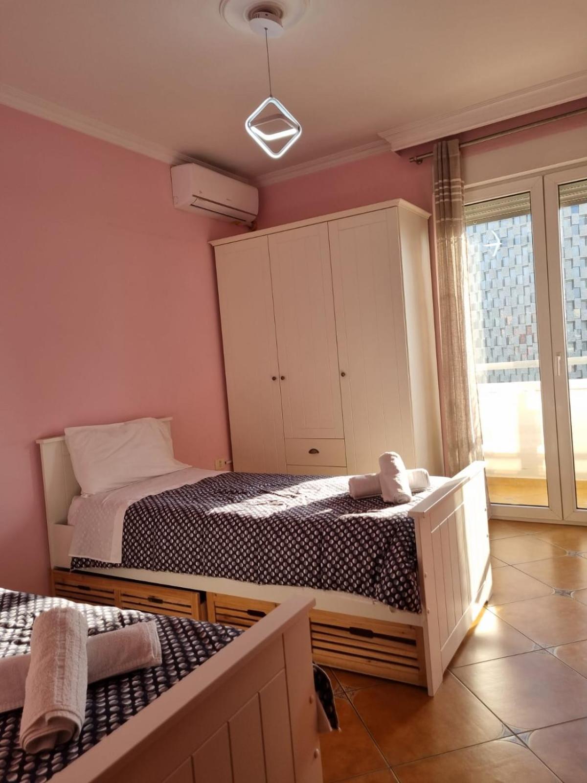 Sandra'S Apartment In Tirana Center Zewnętrze zdjęcie